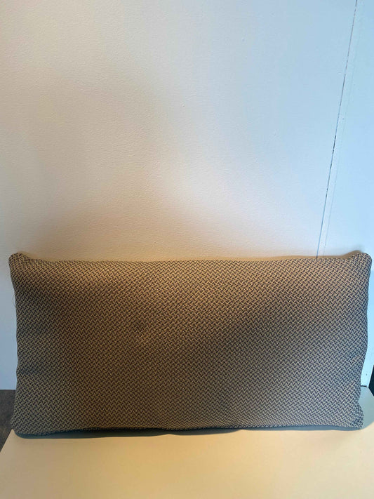 Grijs rechthoekig kussen 80x40 met patroon