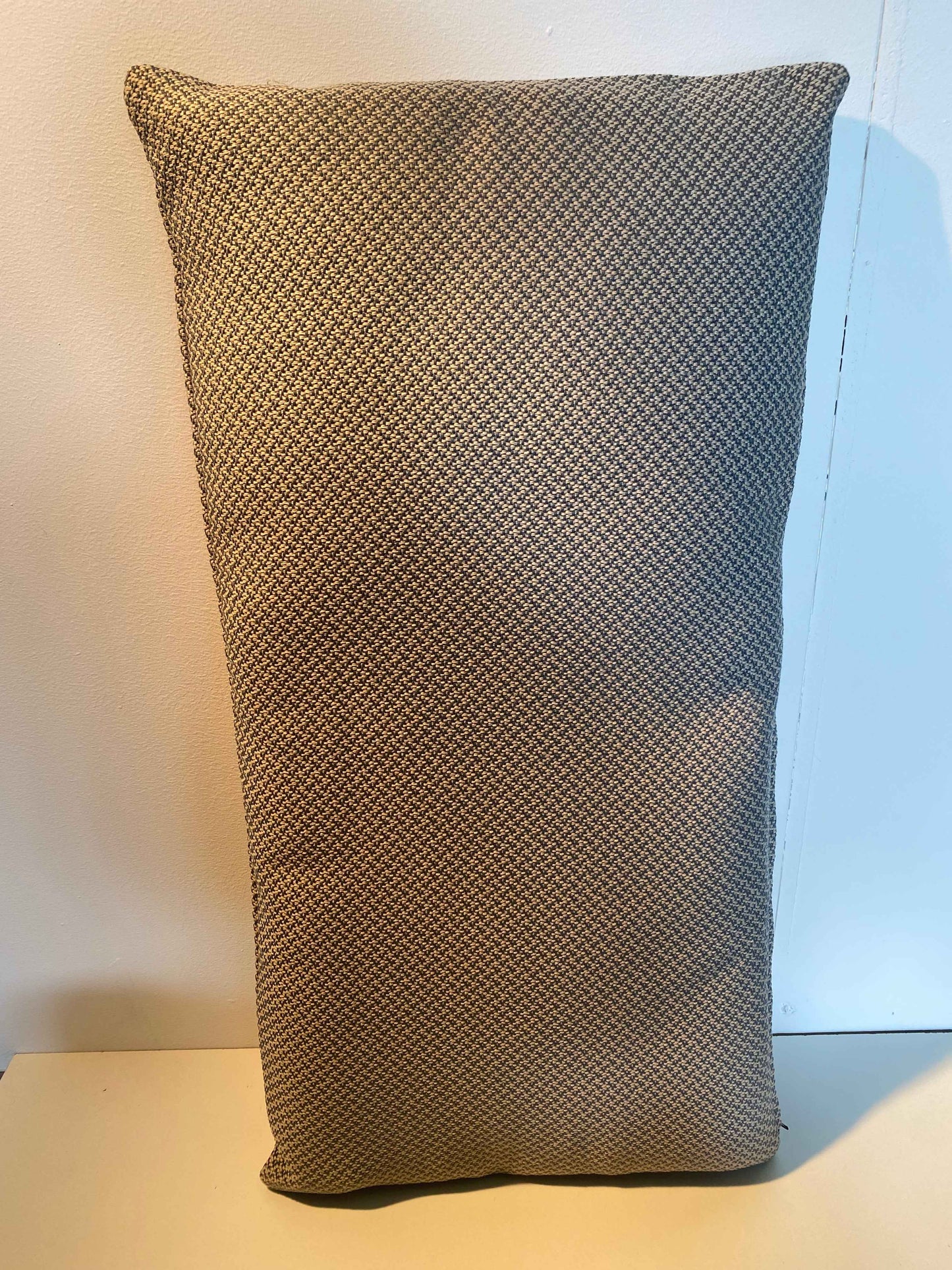 Grijs rechthoekig kussen 80x40 met patroon