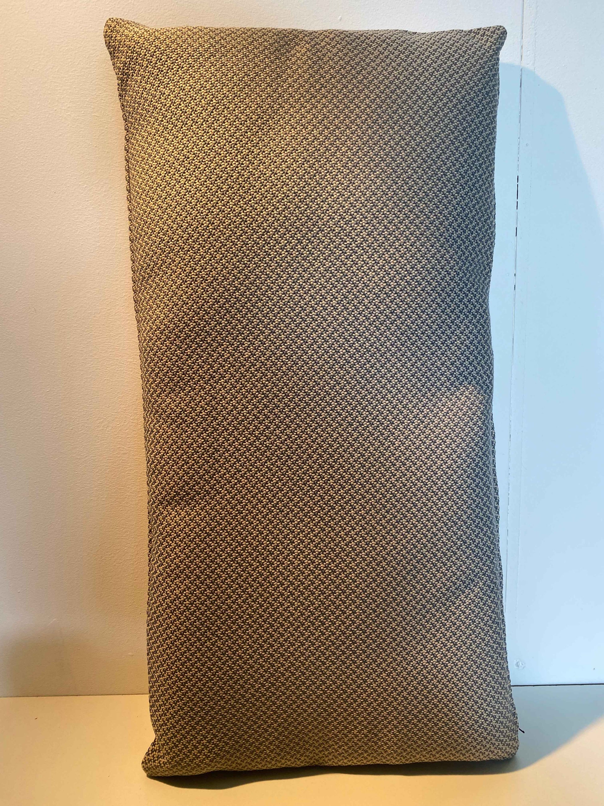 Grijs rechthoekig kussen 80x40 met patroon